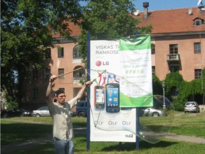 Sekmadienis. Blusų turgus. Gatvės muzikantai ir sumuštiniai su pomidorais