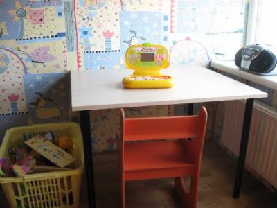 Idėja namams: stalas iš spintelės durų